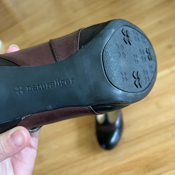 Naturalizer Two Tone Pumps - Picture 4 of 8